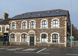 60 Tafarn y Bridge/Riverbank